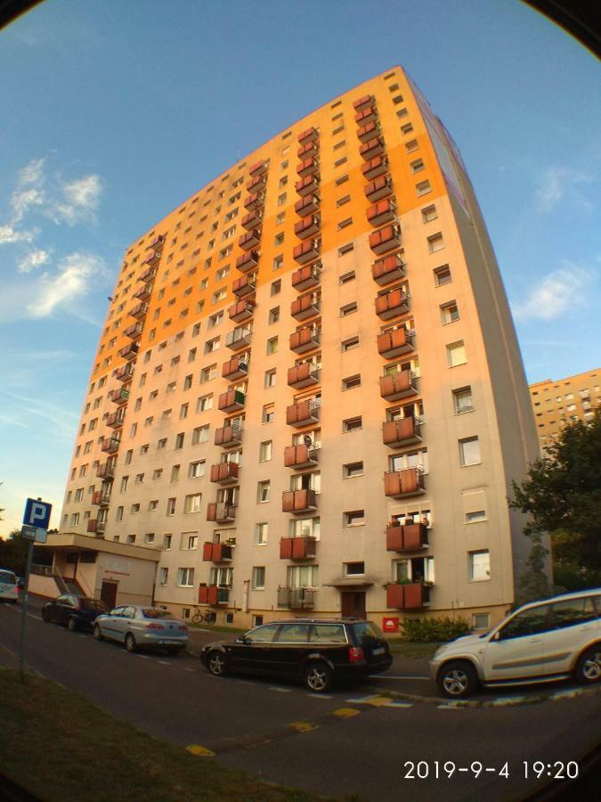 2020 Zwyciestwa 18 - Mieszkanie / Kawalerka / Studio Poznań Extérieur photo